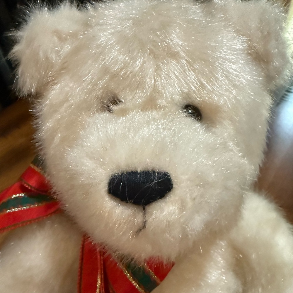 Gund Cream ChristmasTeddy Bear with Red and Green Bow and toy sack